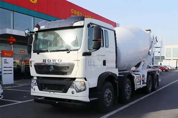 Sinotruk HOWO 340HP 7.7m3 Used 8x4 Concrete Mixer Truck