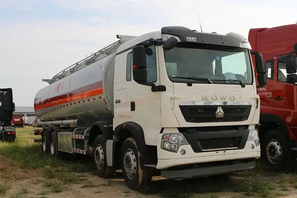 31m³ New SINOTRUK HOWO Fuel Tank Truck