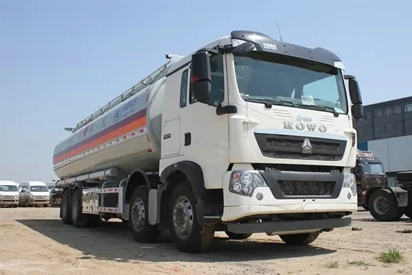 21m³ SINOTRUK HOWO Fuel Tank Truck丨Euro 5