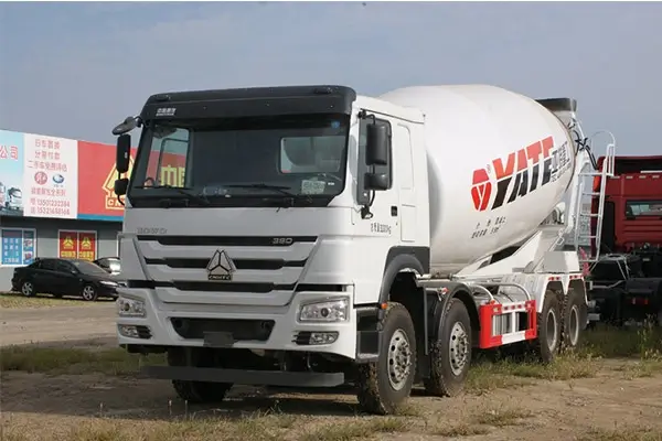 5.5CBM Concrete 8x4 Mixer Truck Sinotruk Howo 380HP