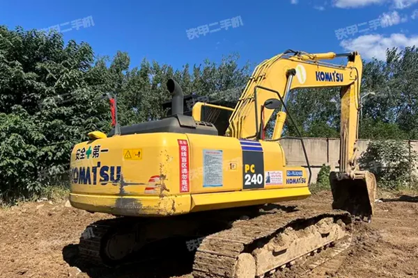 Komatsu PC240LC-8