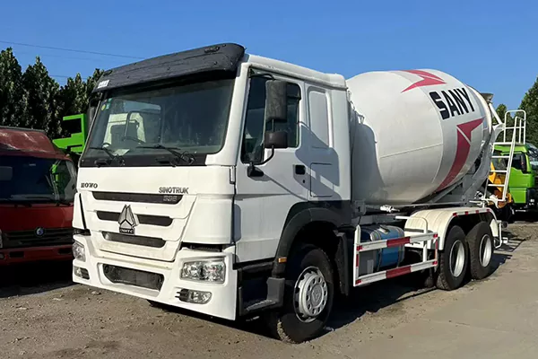 HOWO 6*4 Mixer Truck Variable Capacity on-Site Hydraulic Discharge Drum Mixing